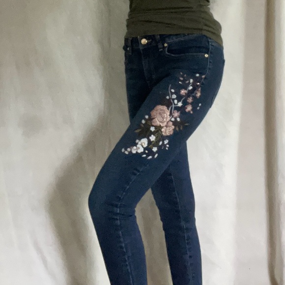 Like New JLo Skinny Ankle Embroidered Jeggings - Size 2 - Picture 3 of 13